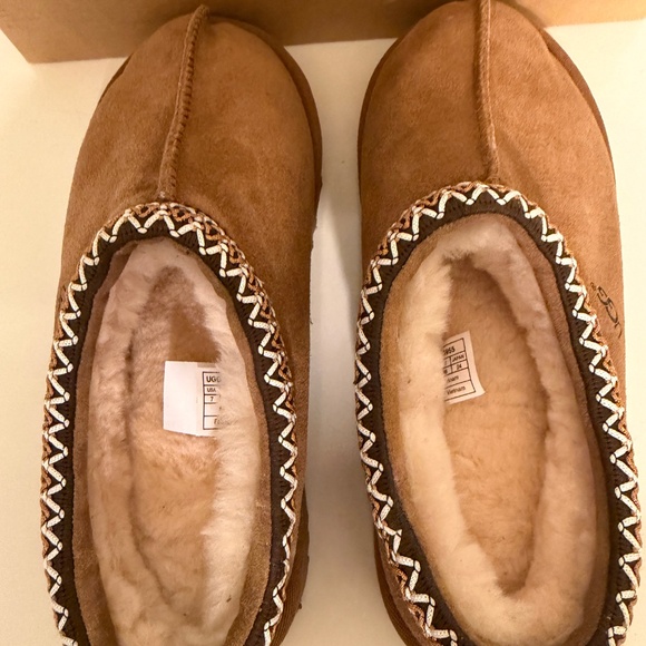 NWT UGG size 7 slippers - Picture 4 of 8